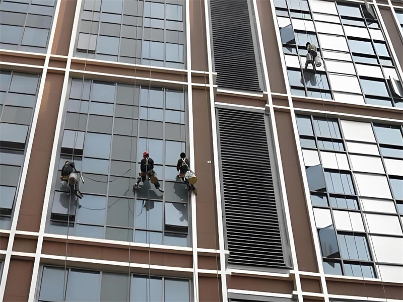 幕墻維保施工現場